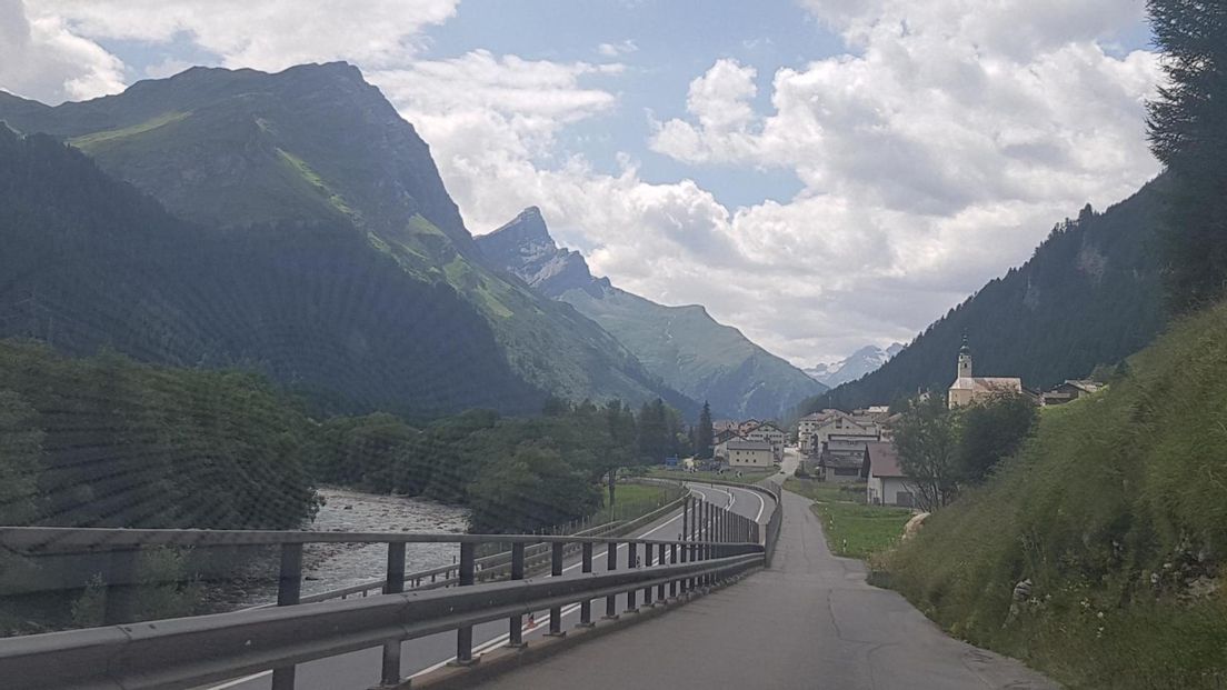 Дорога на озеро Комо через Швейцарию,на высоту 2000 км