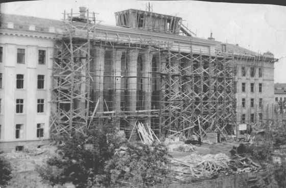 seven.pics presents - Old Tiras - Build after World War II