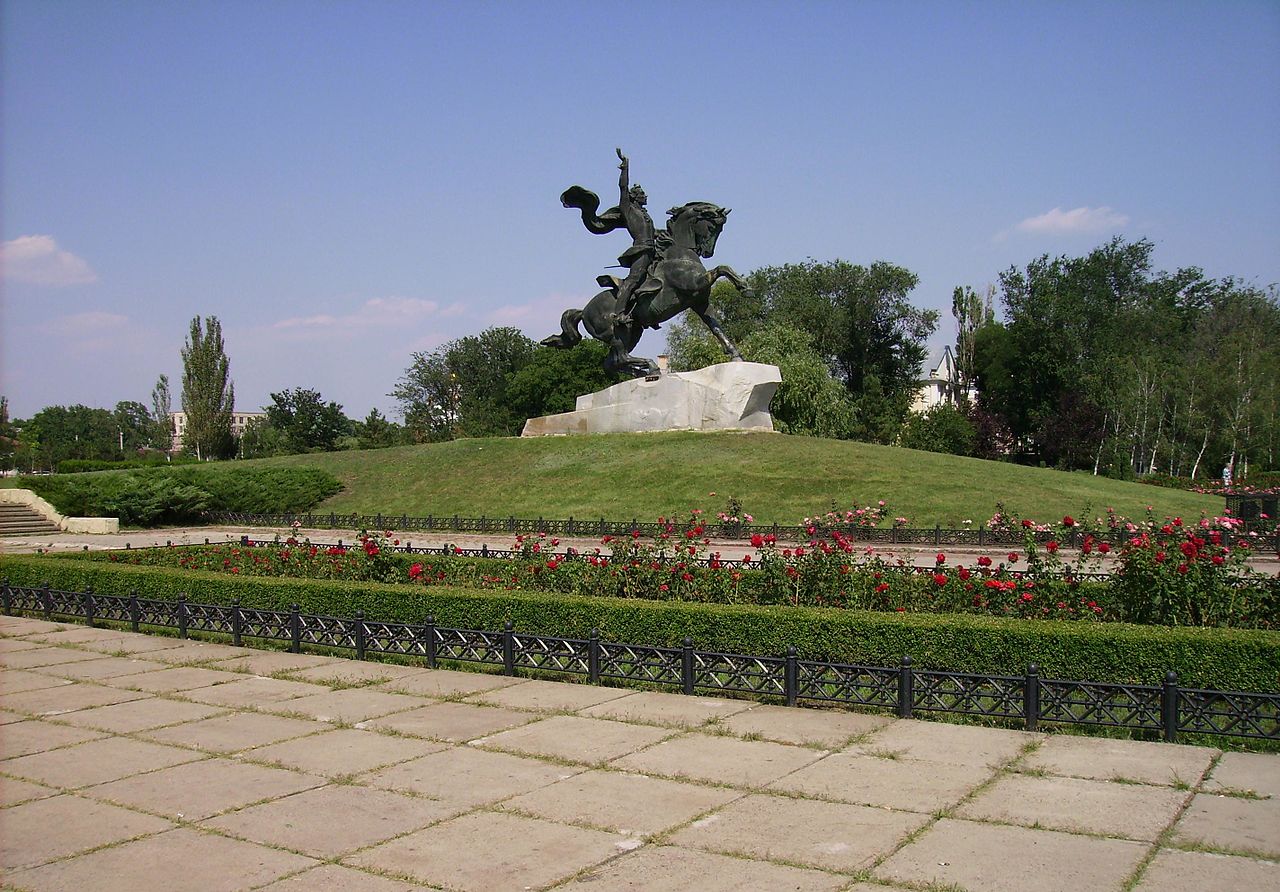 Конный памятник Суворову